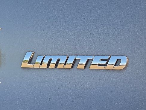 Used 2018 Toyota 4Runner Limited AWD/4WD image 9