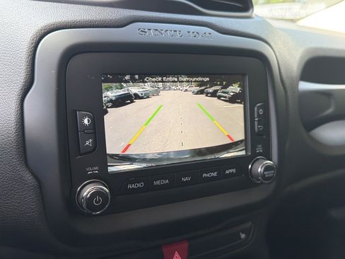 Used 2016 Jeep Renegade Limited FWD image 40