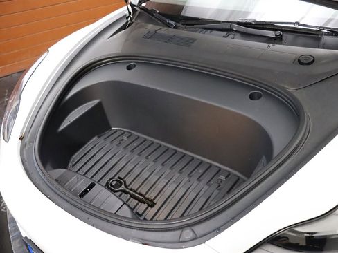 Used 2023 Tesla Model 3 Standard Range RWD image 2