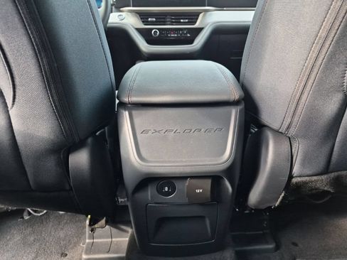 Used 2025 Ford Explorer Active RWD image 14