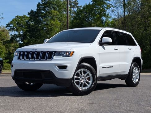 Used 2019 Jeep Grand Cherokee Laredo image 4