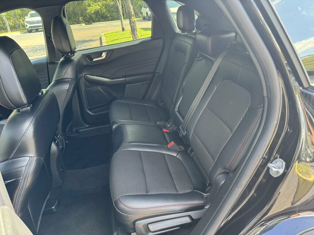 Used 2025 Ford Escape ST-Line Select AWD/4WD image 7