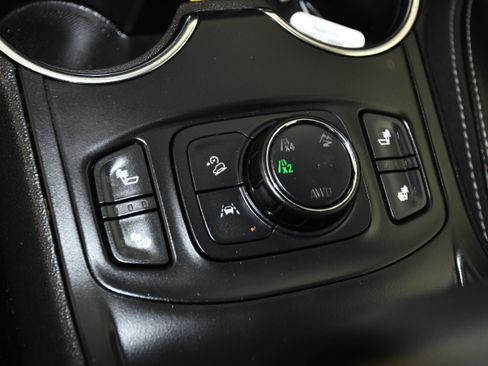 Used 2024 GMC Terrain SLT AWD/4WD image 33