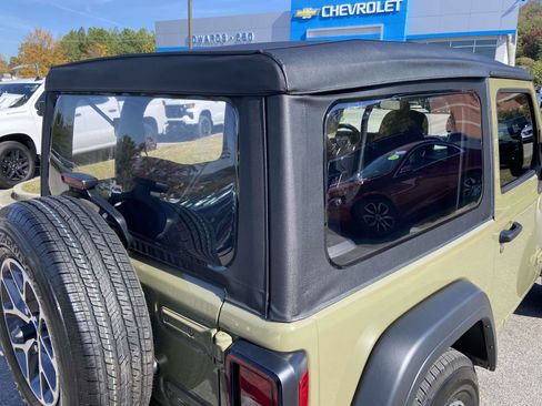 Used 2025 Jeep Wrangler Sport image 30