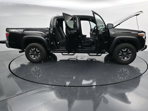 Used 2023 Toyota Tacoma TRD Off-Road AWD/4WD image 40
