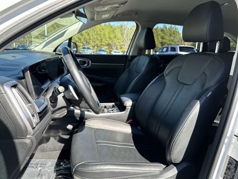Used 2025 Kia Sorento EX image 13