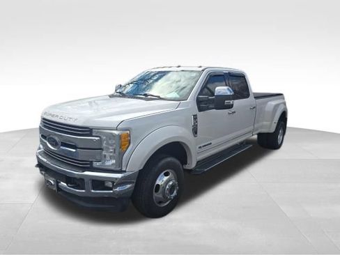 Used 2017 Ford F350 Lariat w/ Lariat Value Package image 2