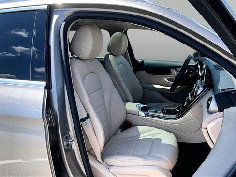 Used 2022 Mercedes-Benz GLC 300 image 9