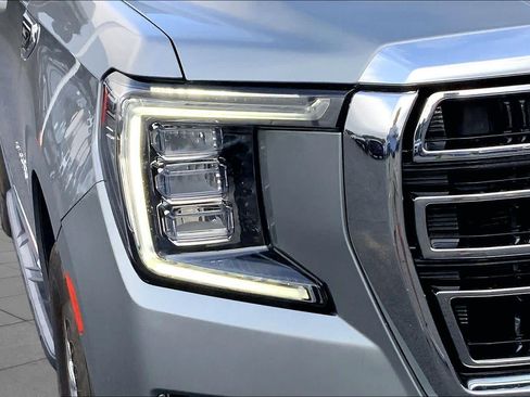 Used 2023 GMC Yukon XL SLT w/ SLT Premium Package AWD/4WD image 28