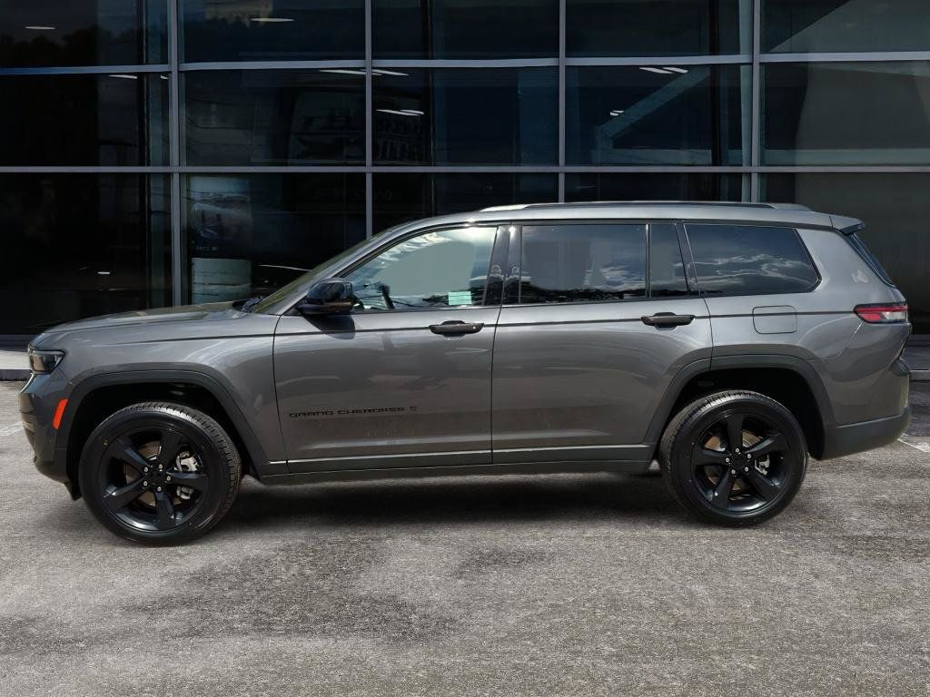 Used 2024 Jeep Grand Cherokee L Limited w/ Luxury Tech Group II RWD image 4