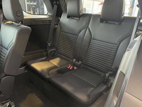 Used 2025 Land Rover Discovery S AWD/4WD image 18