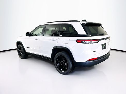 Used 2023 Jeep Grand Cherokee Altitude AWD/4WD image 5