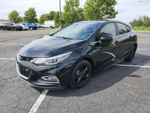 Used 2017 Chevrolet Cruze LT w/ RS Package FWD image 11