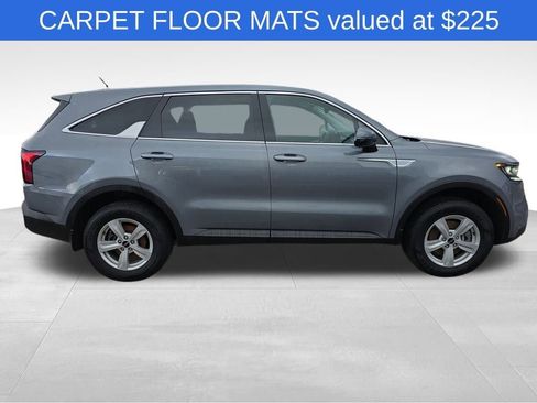 Used 2023 Kia Sorento LX image 7