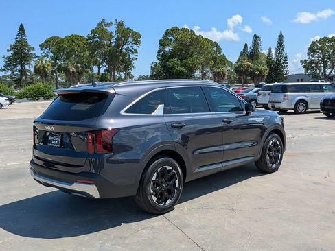 Certified 2025 Kia Sorento S FWD image 8