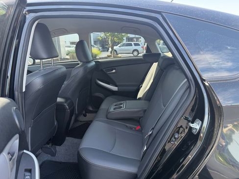Used 2013 Toyota Prius Five FWD image 6