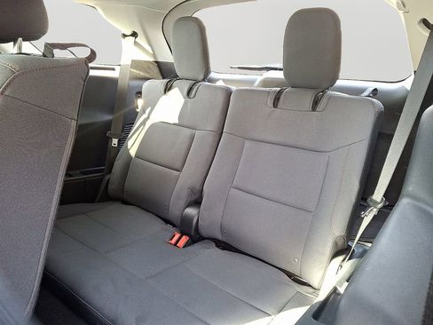 Used 2025 Ford Explorer Active AWD/4WD image 11