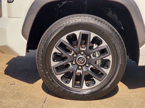 Used 2023 Toyota Tundra Limited AWD/4WD image 8
