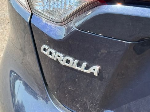 Used 2023 Toyota Corolla LE w/ Carpet Mat Package (TMS) FWD image 9