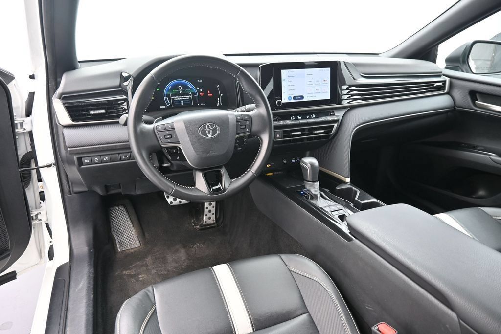 Used 2025 Toyota Camry SE FWD image 18