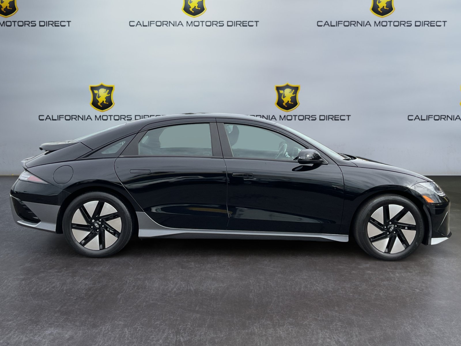 Used 2024 Hyundai Ioniq 6 SE RWD image 4