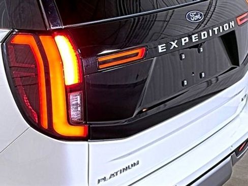Used 2025 Ford Expedition Max Platinum w/ Driver's Package AWD/4WD image 11