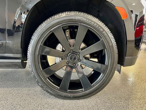 Used 2021 GMC Yukon Denali w/ Denali Premium Package image 34