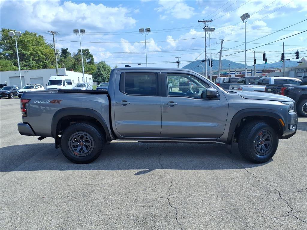 Used 2026 Nissan Frontier PRO-4X AWD/4WD image 3
