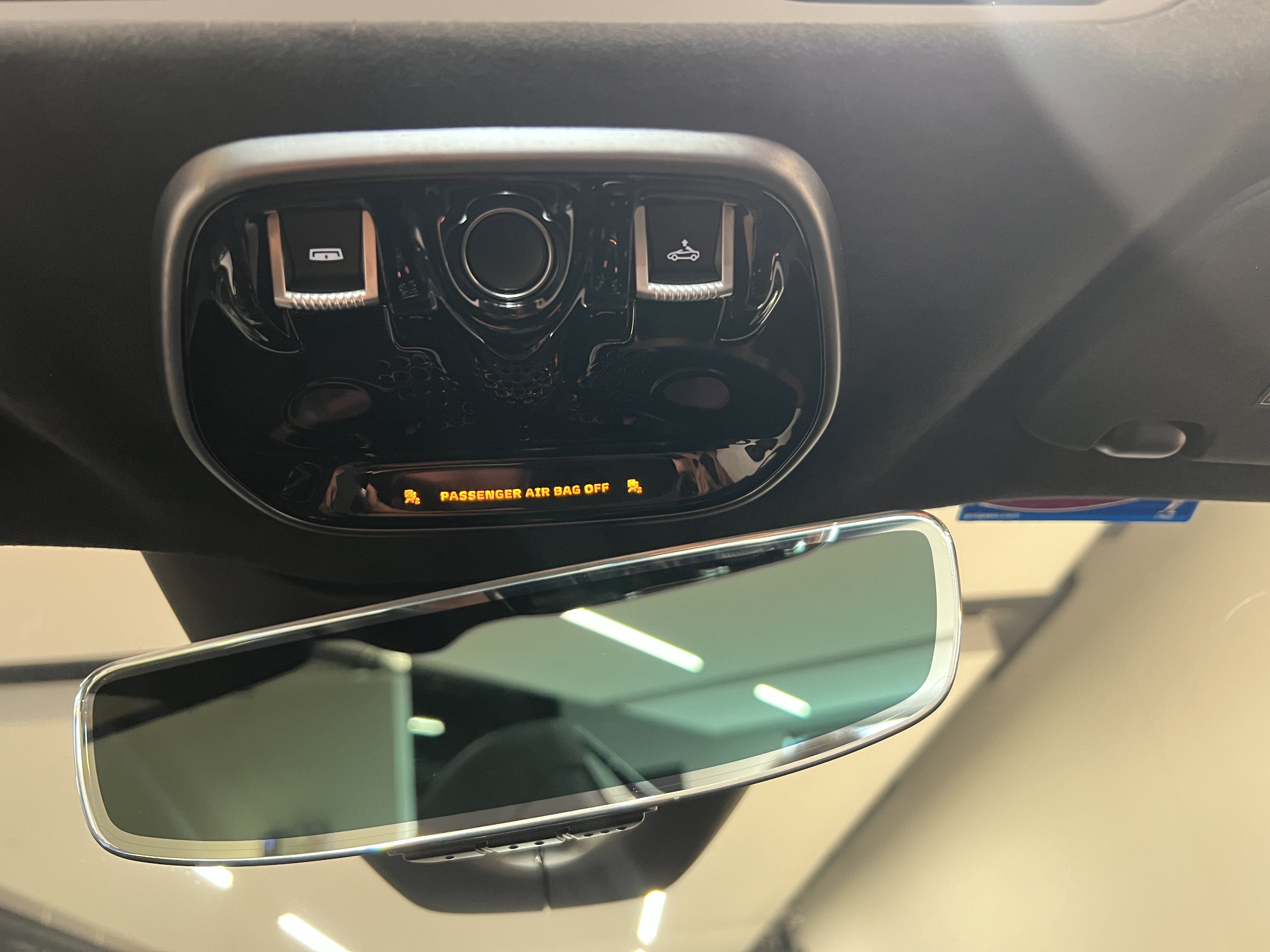 Used 2025 McLaren Artura Spider RWD image 25