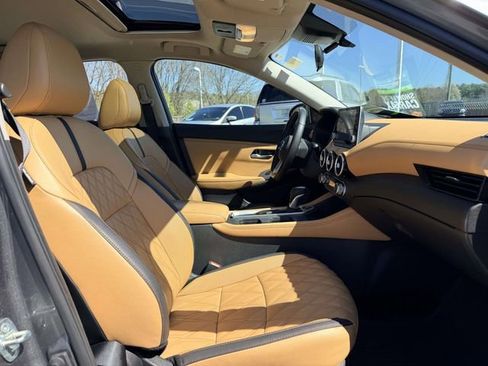 Used 2023 Nissan Sentra SV w/ SV Premium Package image 11