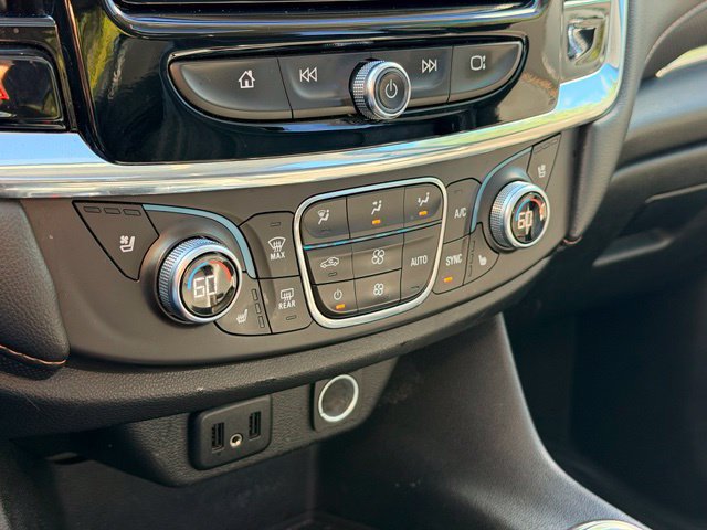 Used 2018 Chevrolet Traverse Premier AWD/4WD image 16