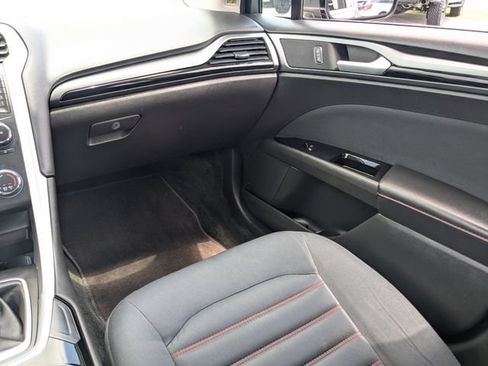 Used 2015 Ford Fusion SE w/ Equipment Group 201A FWD image 13