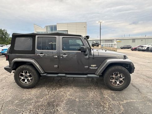 Used 2014 Jeep Wrangler Unlimited Sahara w/ Connectivity Group AWD/4WD image 3
