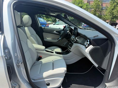 Used 2019 Mercedes-Benz GLA 250 4MATIC image 28