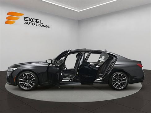Used 2021 BMW 750i xDrive w/ Executive Package image 56