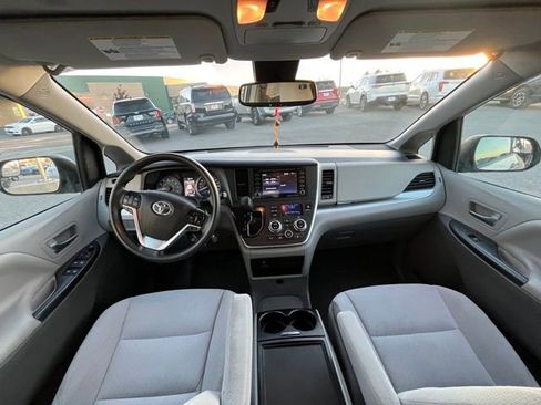 Used 2020 Toyota Sienna LE image 36