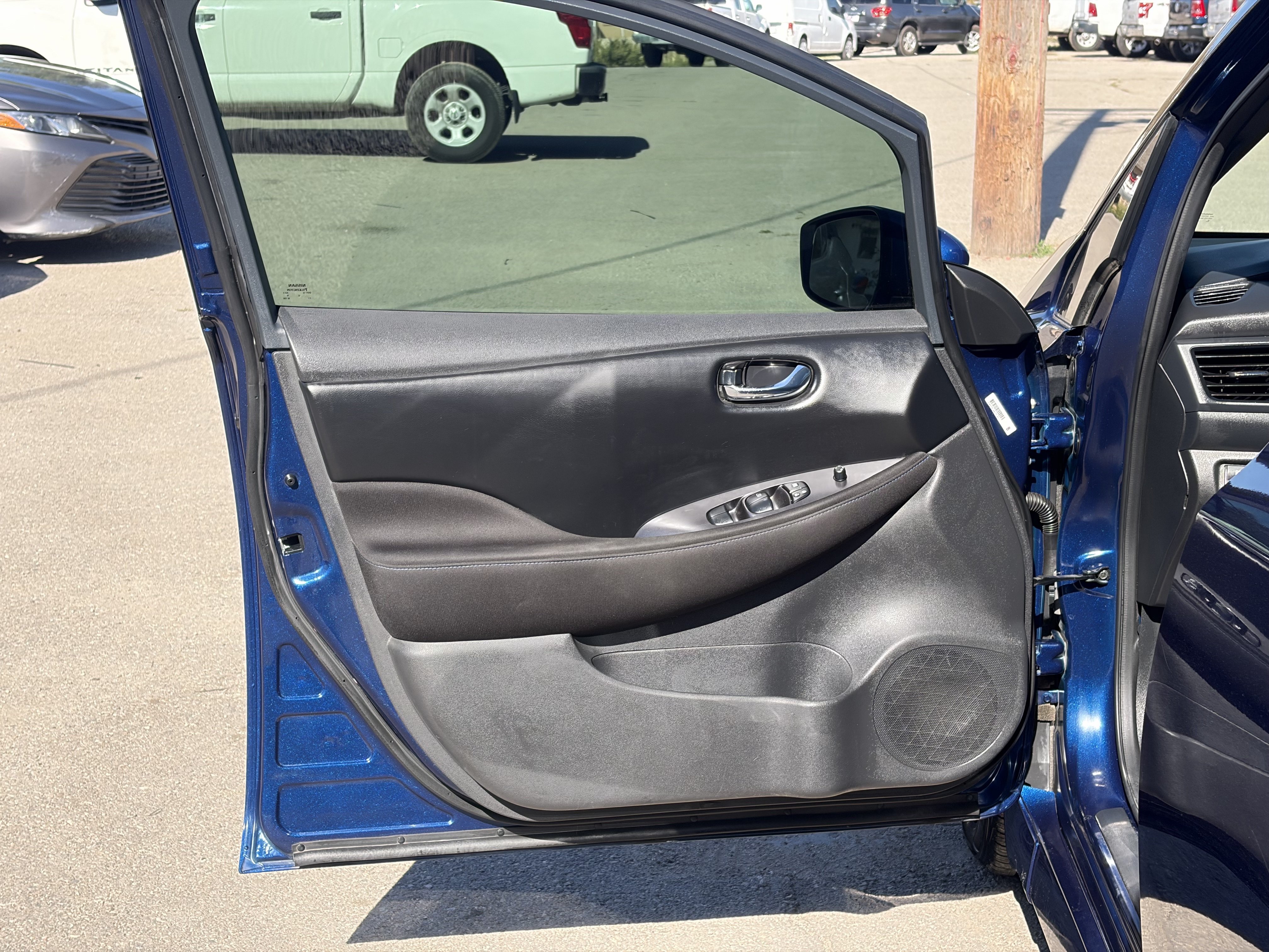 Used 2025 Nissan Leaf S FWD image 14