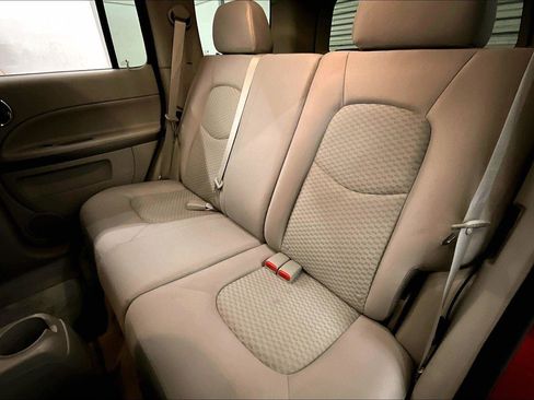 Used 2009 Chevrolet HHR LS image 25