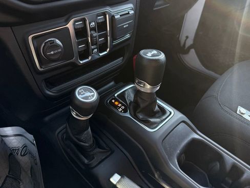 Used 2021 Jeep Wrangler Unlimited Sport image 29