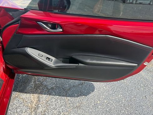 Used 2018 MAZDA MX-5 Miata RF Grand Touring RWD image 12