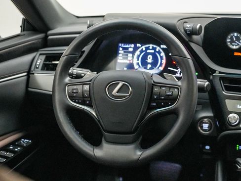 Used 2024 Lexus ES 350 w/ Premium Package image 16