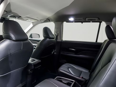 Used 2025 Toyota Grand Highlander AWD image 10