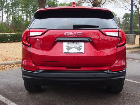 Used 2023 GMC Terrain SLE w/ Driver Convenience Package image 6