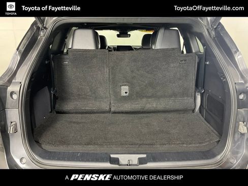 Used 2021 Toyota Highlander XSE FWD image 27
