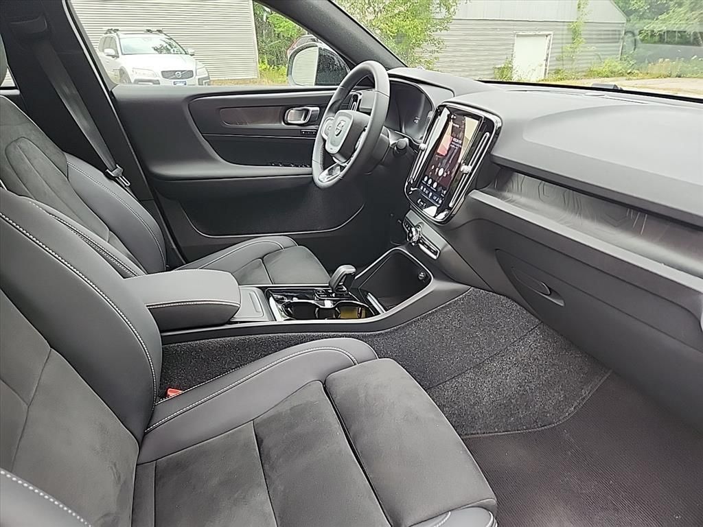 Certified 2023 Volvo C40 P8 Recharge Plus w/ Climate Package AWD/4WD image 30