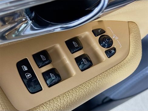 Used 2016 Volvo XC90 T6 Momentum w/ Vision Package image 18