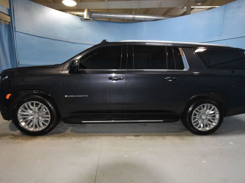 Used 2023 Chevrolet Suburban LT w/ LT Signature Package AWD/4WD image 32