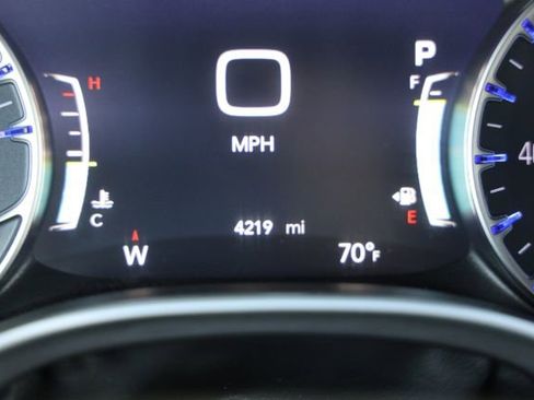 Used 2026 Chrysler Pacifica Select image 45