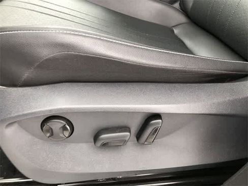 Used 2022 Volkswagen Tiguan SE R-Line image 23