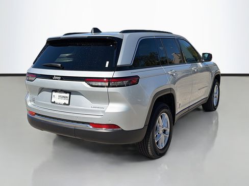 Used 2025 Jeep Grand Cherokee Laredo X image 3